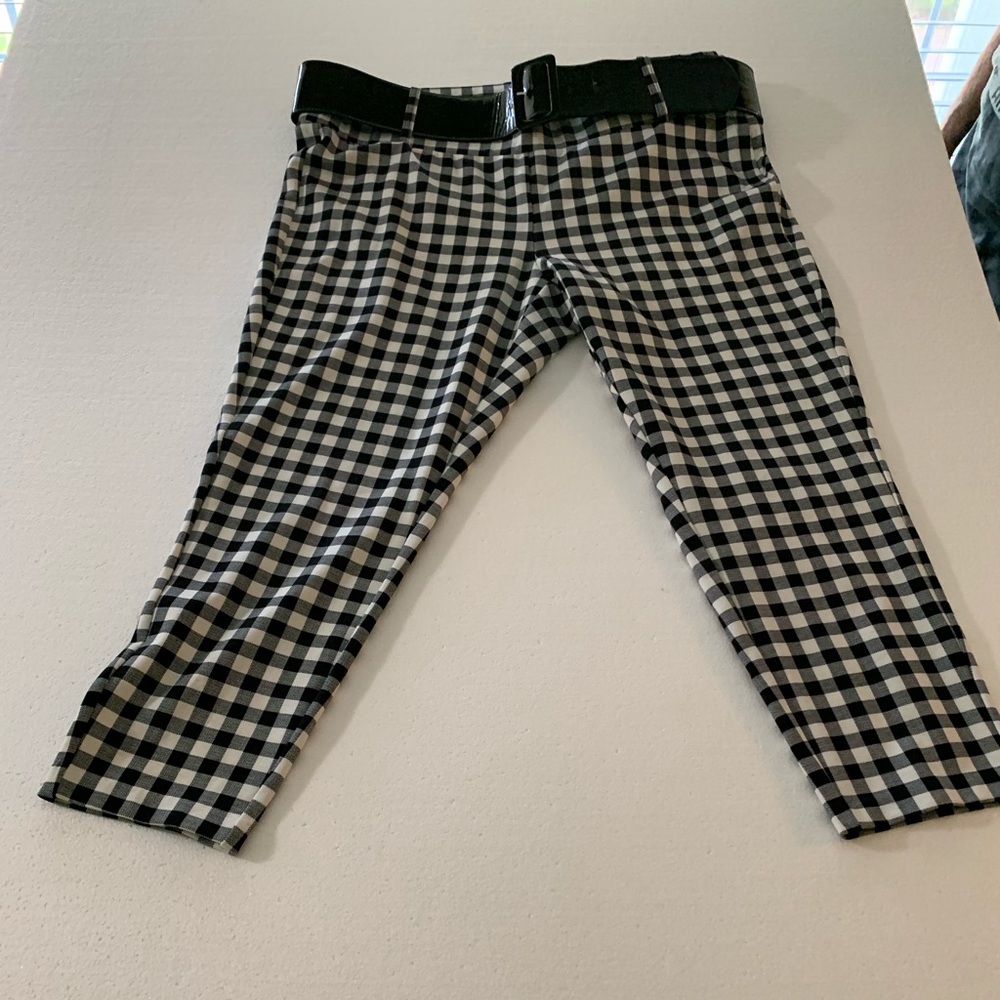 NWOT Torrid Gingham Capris w belt Size 2.